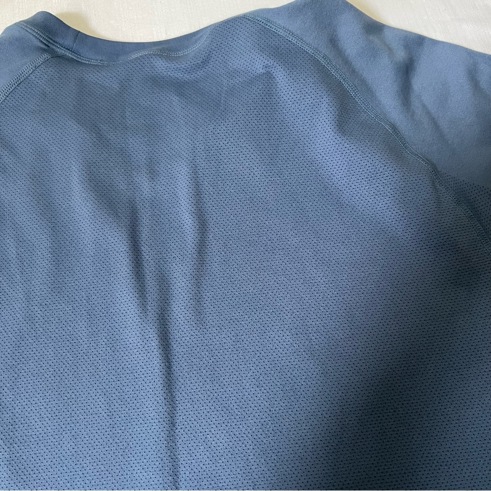 Fabletics tee - Picture 5 of 5